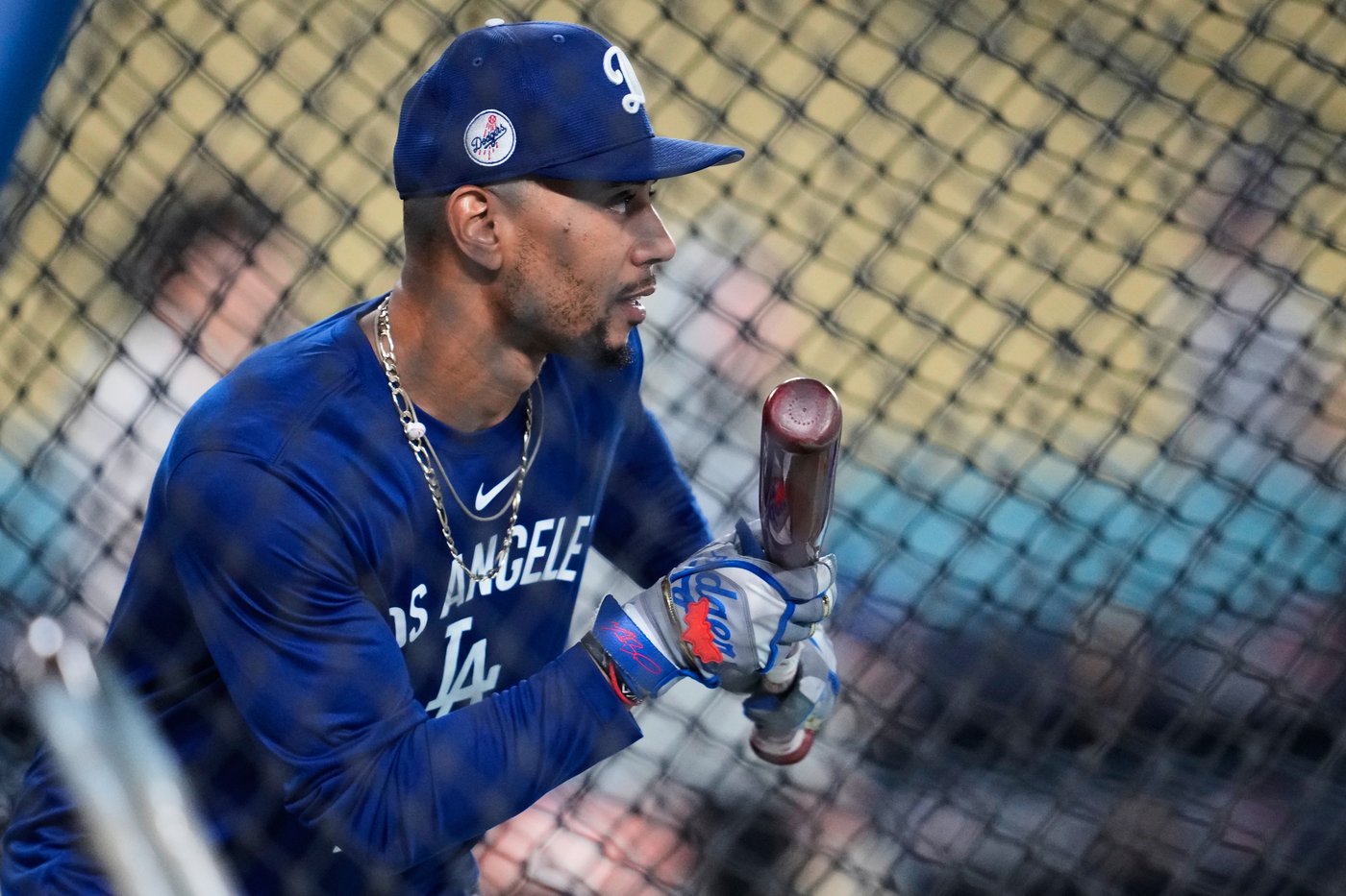 Dodgers' Mookie Betts wins Roberto Clemente Award for humanitarian work | iNFOnews.ca Dodgers' Mookie Betts wins Roberto Clemente Award for humanitarian work | iNFOnews.ca