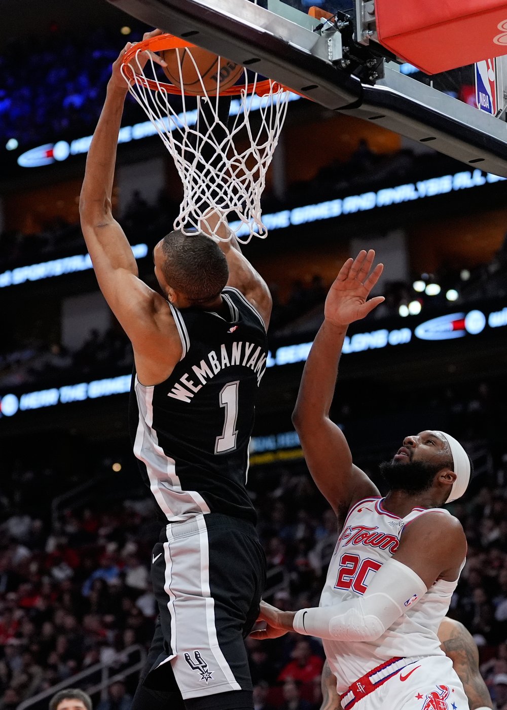 Wembanyama scores 28 points to lead Spurs past Rockets, 111-99 | iNFOnews.ca