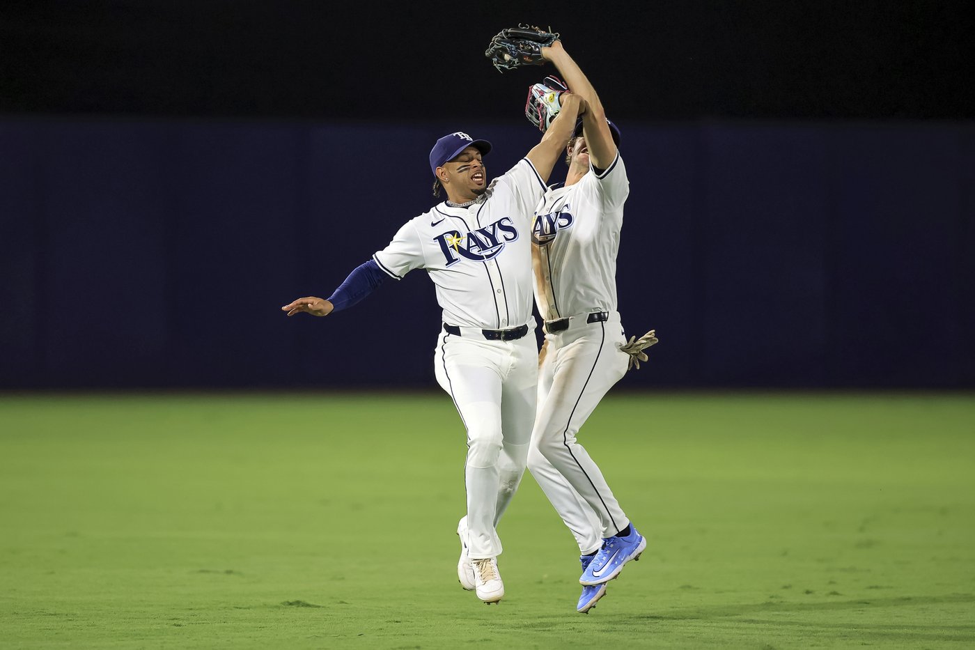 Chandler Simpson robs a homer and drives in go-ahead run as Rays beat Blue Jays 2-1 | iNFOnews.ca