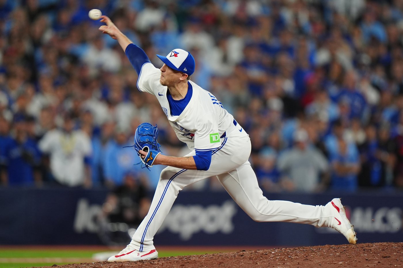 Photo Gallery: Blue Jays advance to World Series with 4-3 win over the Mariners | iNFOnews.ca