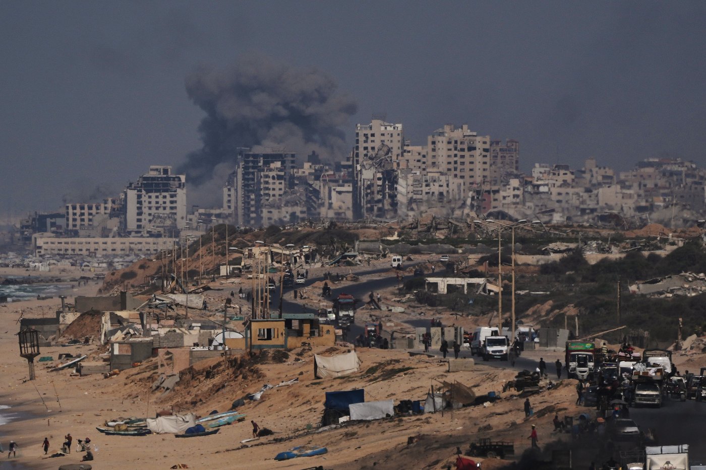 Airstrikes and gunfire kill at least 59 people in Gaza as pressure grows for ceasefire, hostage deal | iNFOnews.ca
