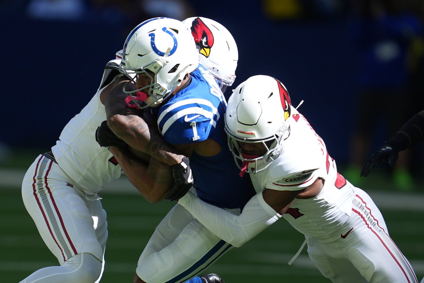 Daniel Jones throws for 2 touchdowns as the Colts rally past the Cardinals for a 31-27 win | iNFOnews.ca
