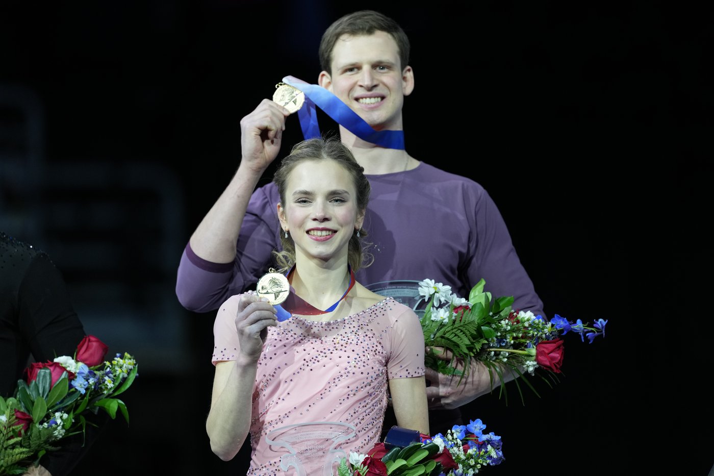 Skating pair took title at U.S. nationals but can't compete in Olympics after passport delay | iNFOnews.ca