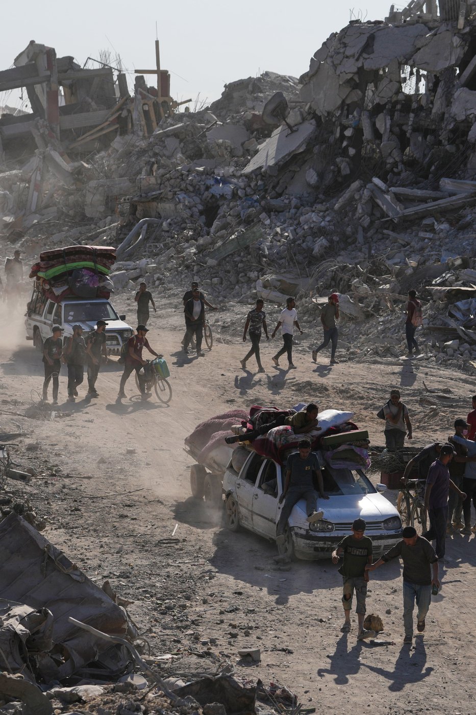 See the world in vertical: Top photos by AP's photojournalists | iNFOnews.ca