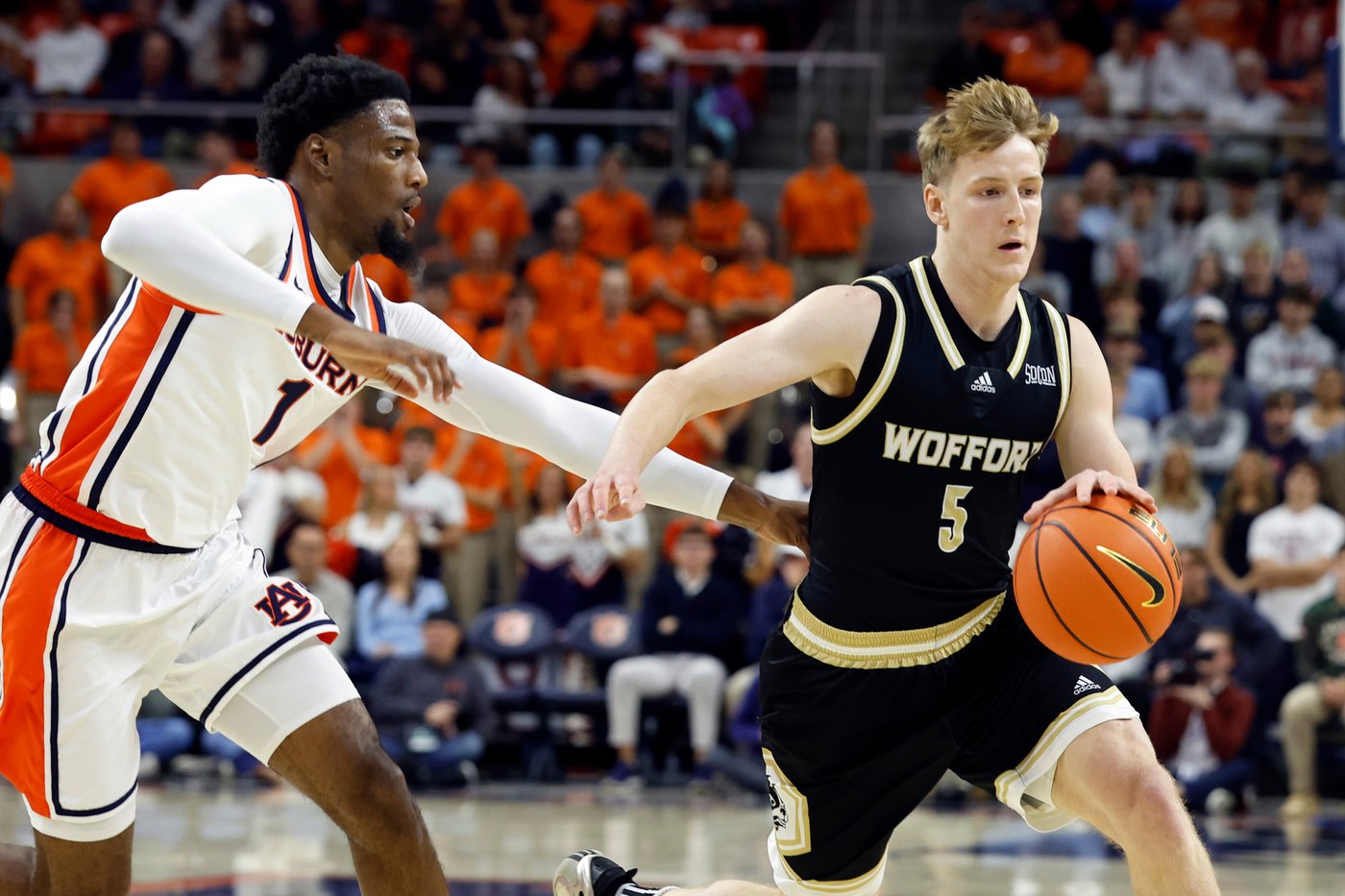 Keyshawn Hall scores 20 points and No. 22 Auburn handles Wofford 93-62 | iNFOnews.ca