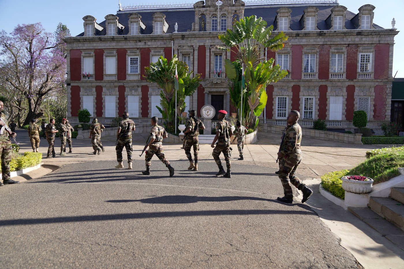 Photos of a colonel announcing military takeover in Madagascar after president flees | iNFOnews.ca