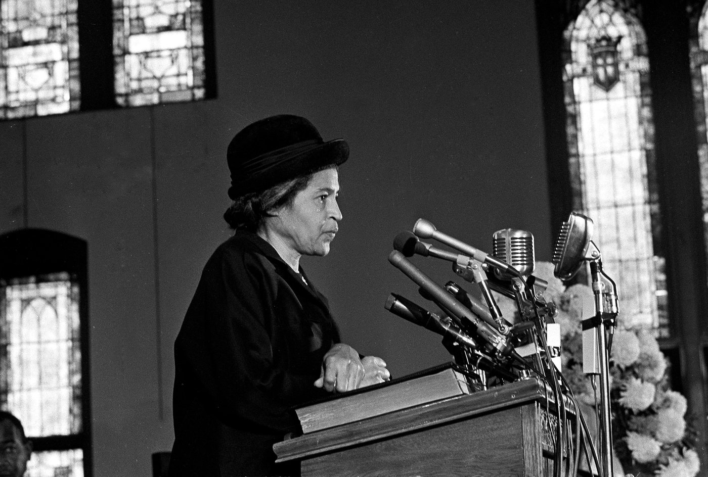 Rosa Parks and Helen Keller statues unveiled at the Alabama Capitol | iNFOnews.ca Rosa Parks and Helen Keller statues unveiled at the Alabama Capitol | iNFOnews.ca