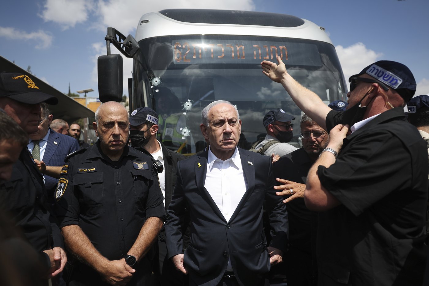 Palestinian gunmen kill 6 people in attack on Jerusalem bus stop | iNFOnews.ca
