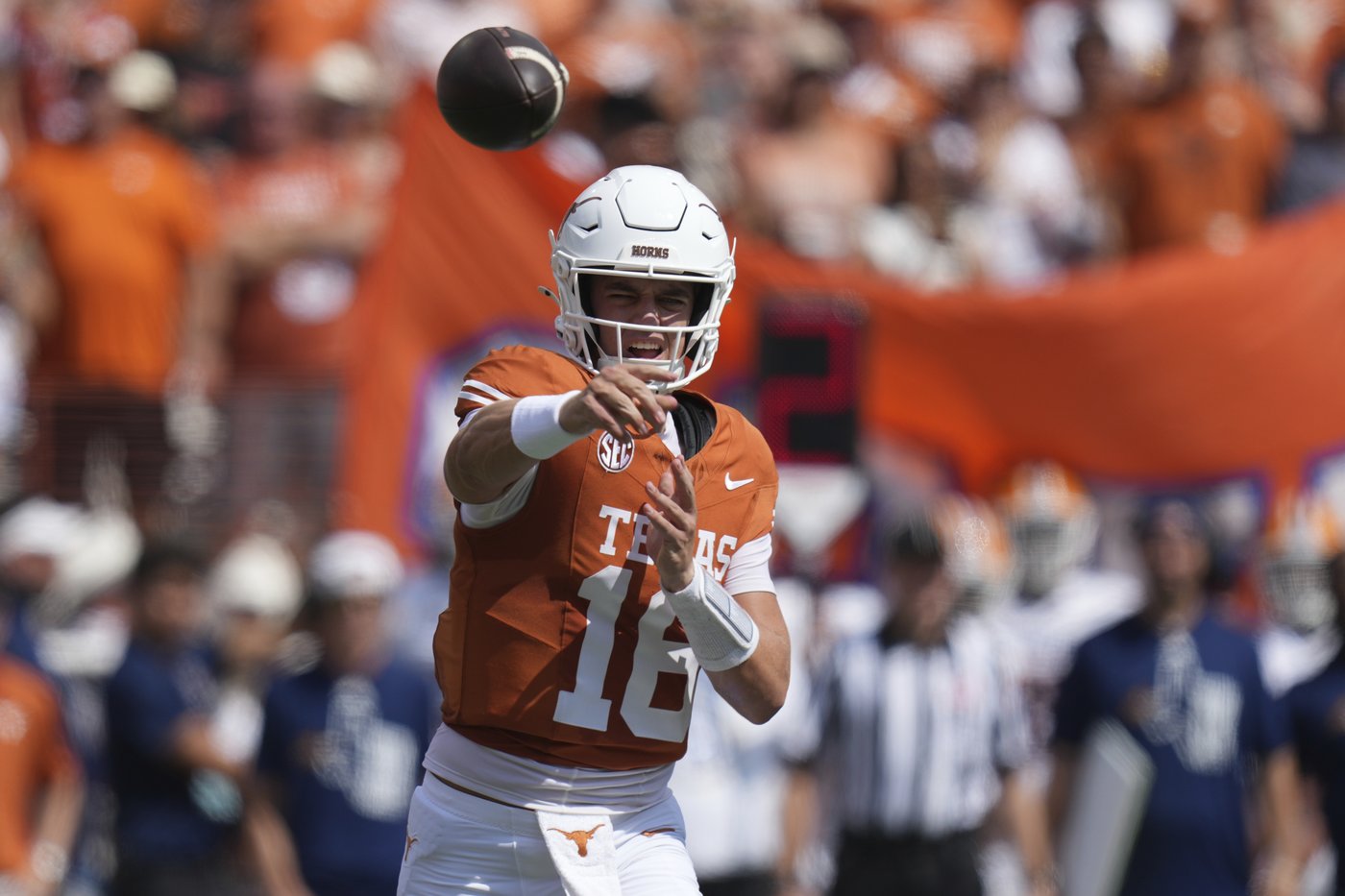 Manning runs for 2 touchdowns but struggles again in passing game as No. 7 Texas beats UTEP 27-10 | iNFOnews.ca
