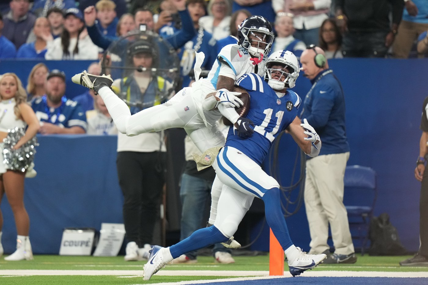 Jonathan Taylor scores 3 TDs as Colts pound Titans 38-14 and move to NFL-best 7-1 | iNFOnews.ca Jonathan Taylor scores 3 TDs as Colts pound Titans 38-14 and move to NFL-best 7-1 | iNFOnews.ca