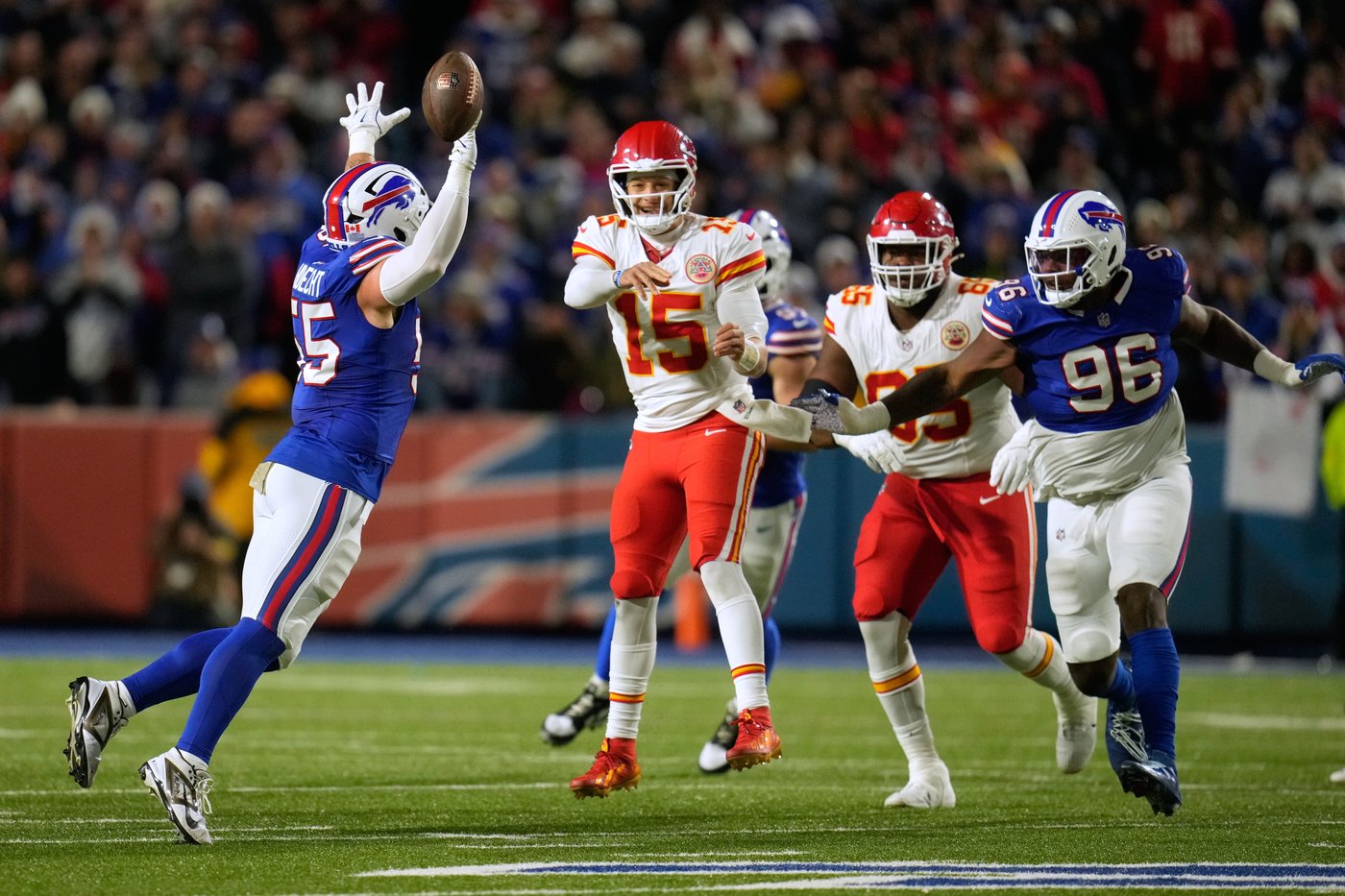 Josh Allen and the Bills reach midway point at 6-2 with signature win over rival Chiefs | iNFOnews.ca