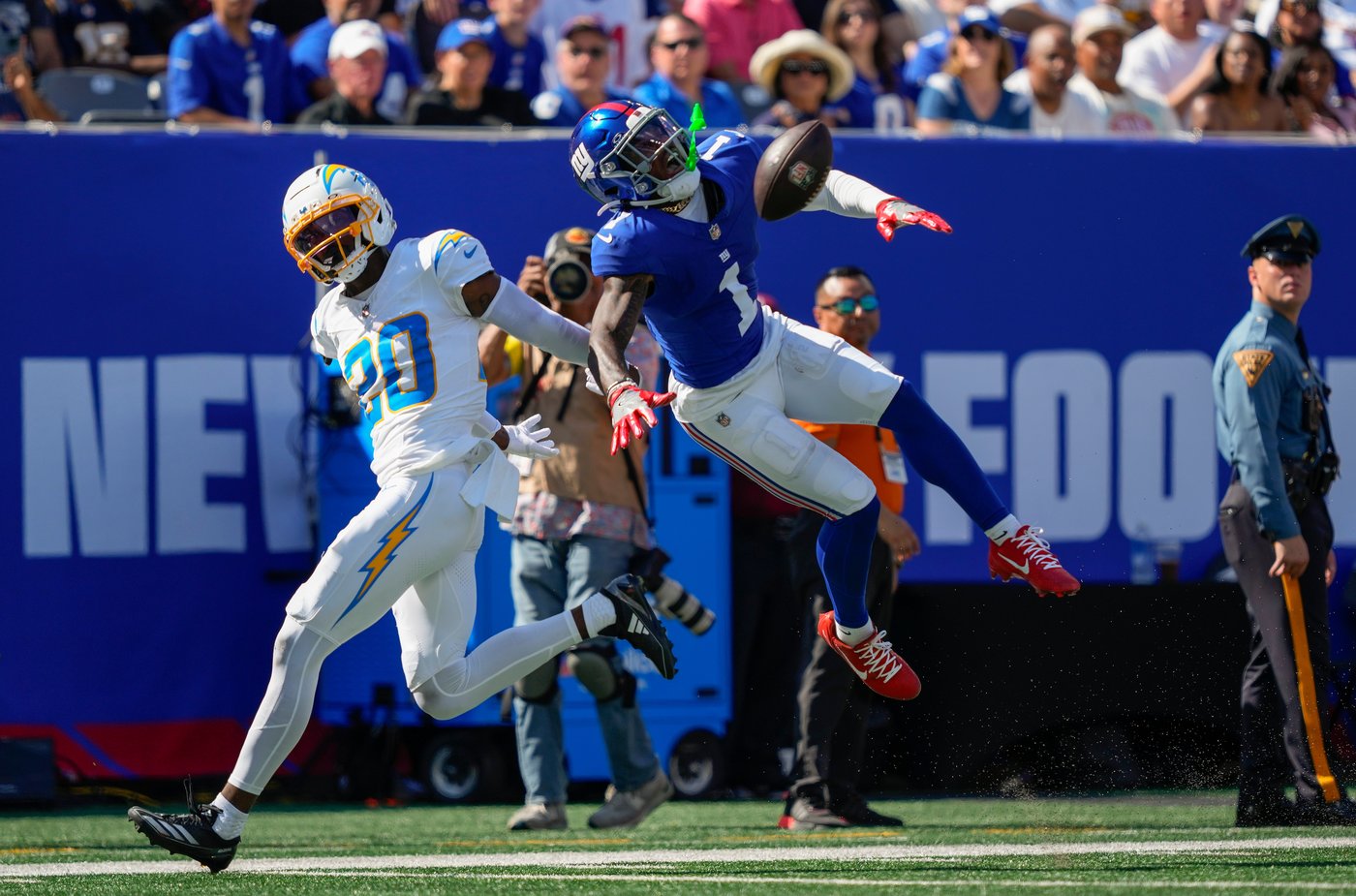 Giants' Malik Nabers carted off against Chargers with knee injury | iNFOnews.ca