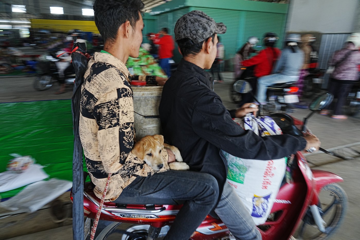 Photos show locals in Thailand and Cambodia taking shelter as border conflict intensifies | iNFOnews.ca