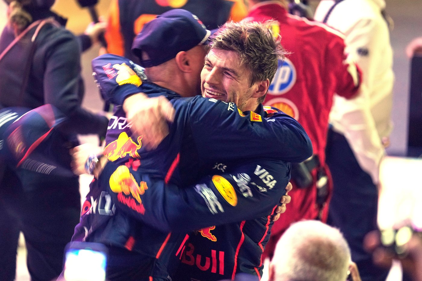 McLaren's botched strategy call helps Verstappen win Qatar GP as F1 title fight goes to final race | iNFOnews.ca