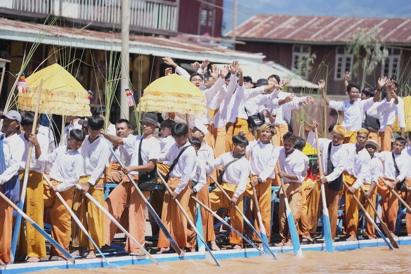 Spectacular lake festival in Myanmar shines despite political upheaval and natural disasters | iNFOnews.ca