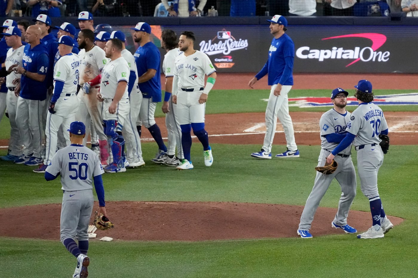 Benches clear at Game 7 of World Series after LA's Wrobleski hits Toronto's Giménez with fastball | iNFOnews.ca