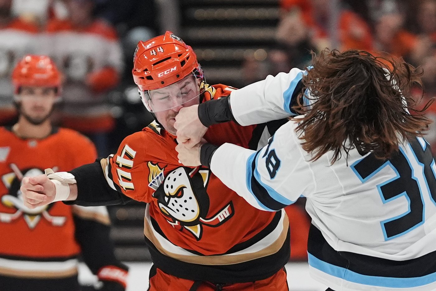 Olen Zellweger scores OT winner after Troy Terry's last-gasp tying goal in Ducks' 3-2 win over Utah | iNFOnews.ca