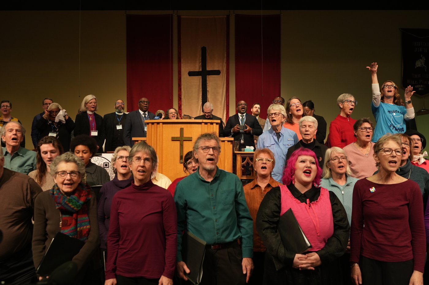 Hundreds pack an Ohio church to back extending protected status for Haitians in the US | iNFOnews.ca