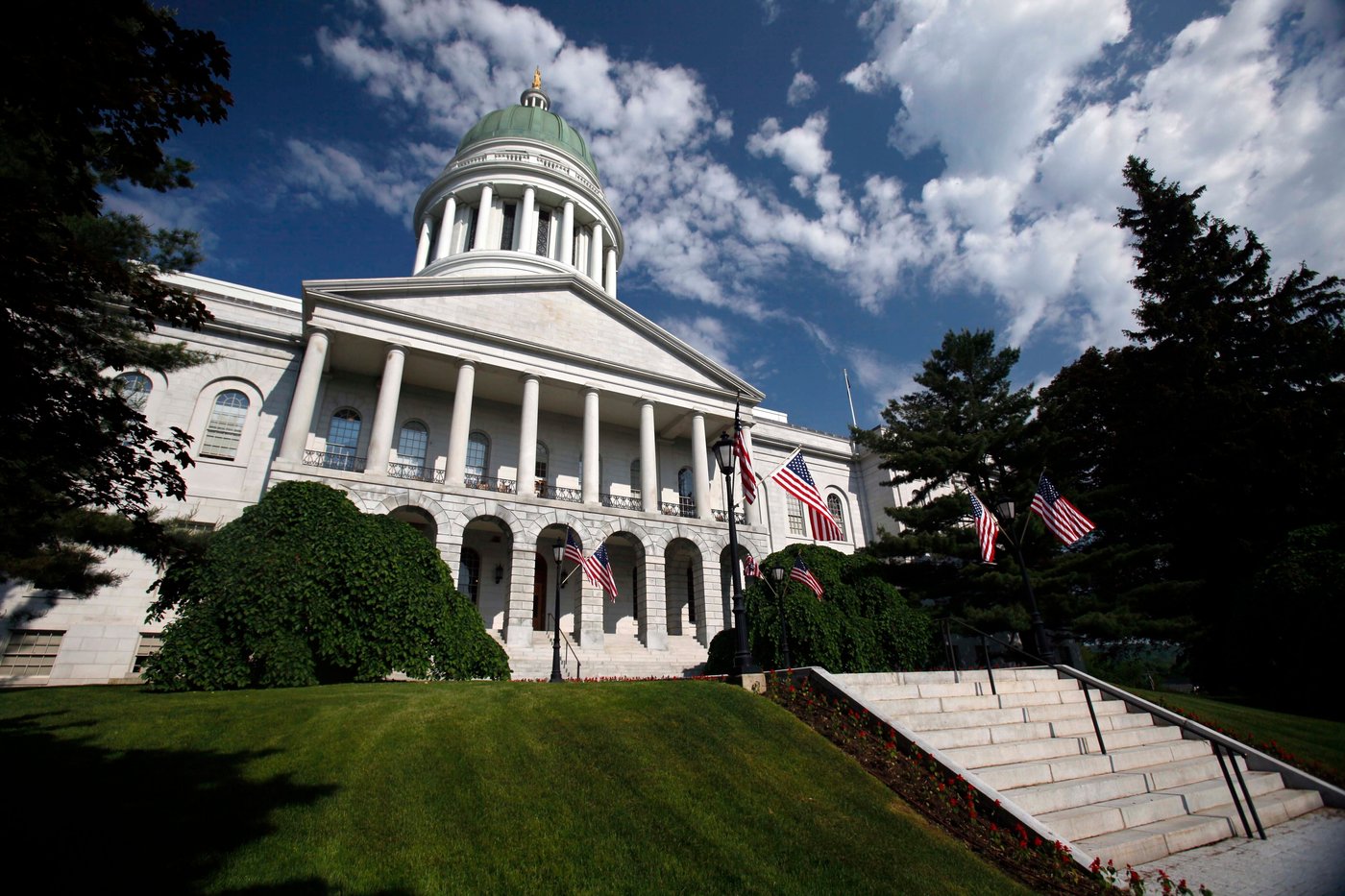 Maine is investigating a claim that bundles of ballots ended up in a resident's Amazon order | iNFOnews.ca
