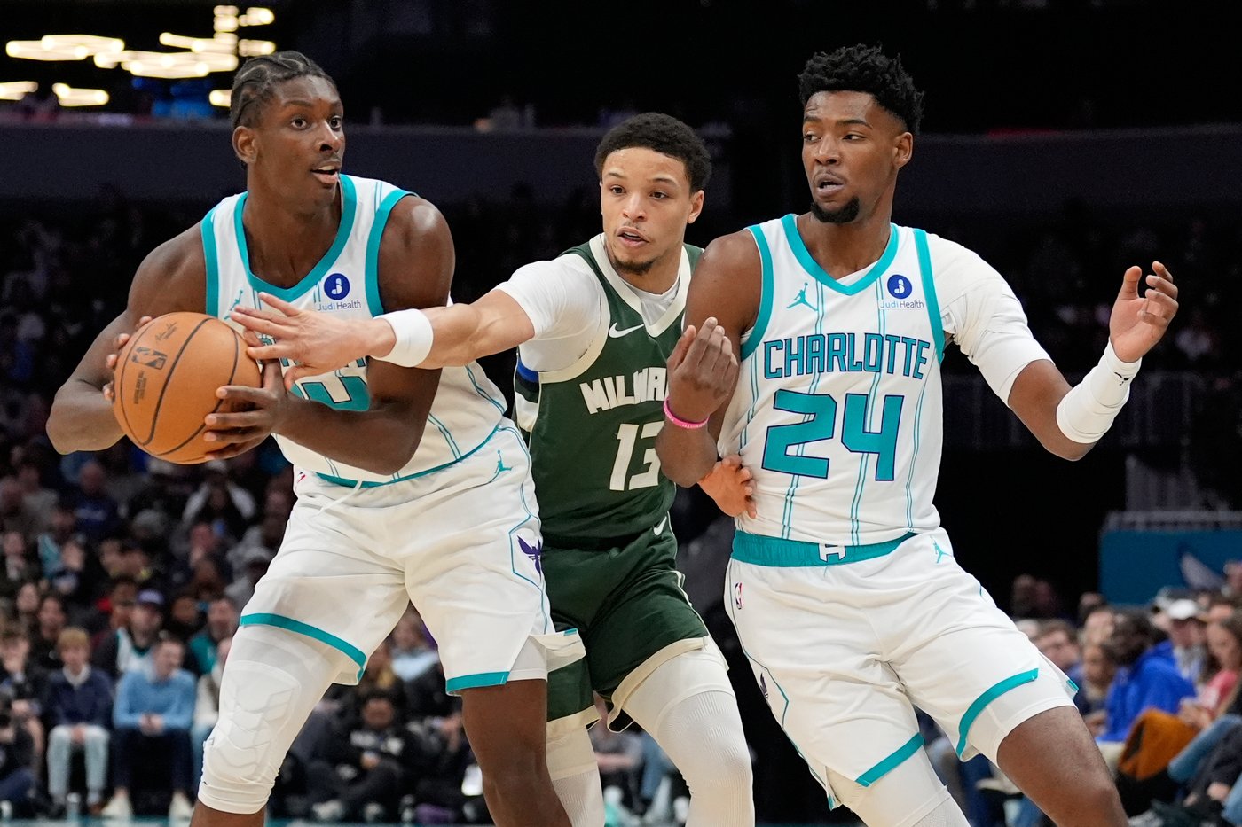 Portis, Antetokounmpo lead Bucks past Hornets 123-113 for first back-to-back wins since October | iNFOnews.ca