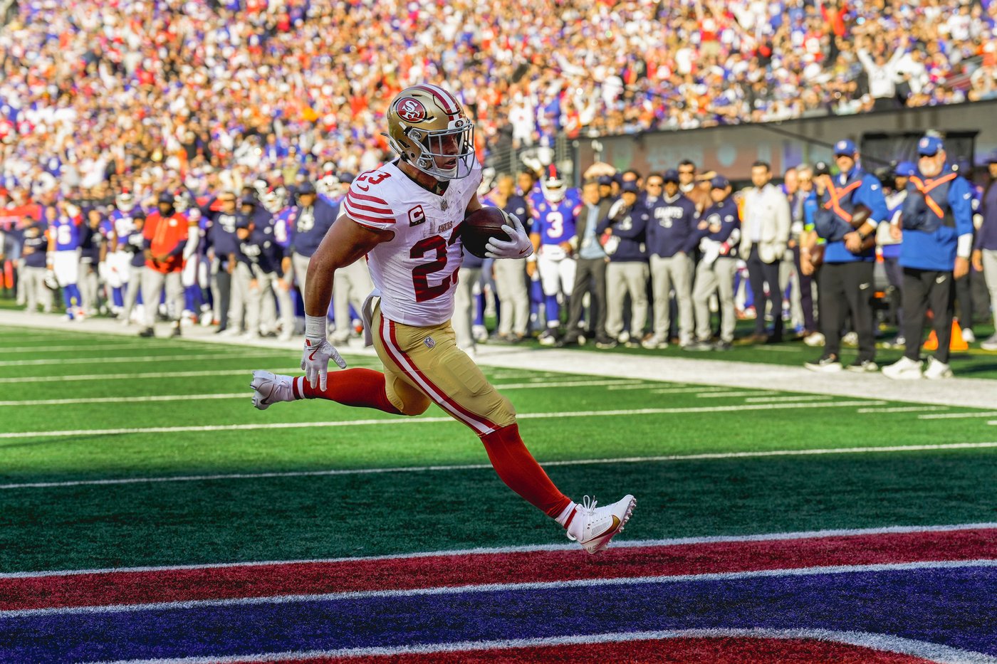 Christian McCaffrey and the 49ers run all over the Giants on the way to winning 34-24 | iNFOnews.ca Christian McCaffrey and the 49ers run all over the Giants on the way to winning 34-24 | iNFOnews.ca
