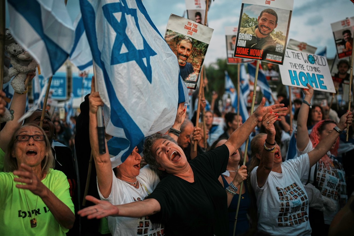 Israelis and Palestinians rejoice as hostages are released and prisoners freed, in photos | iNFOnews.ca