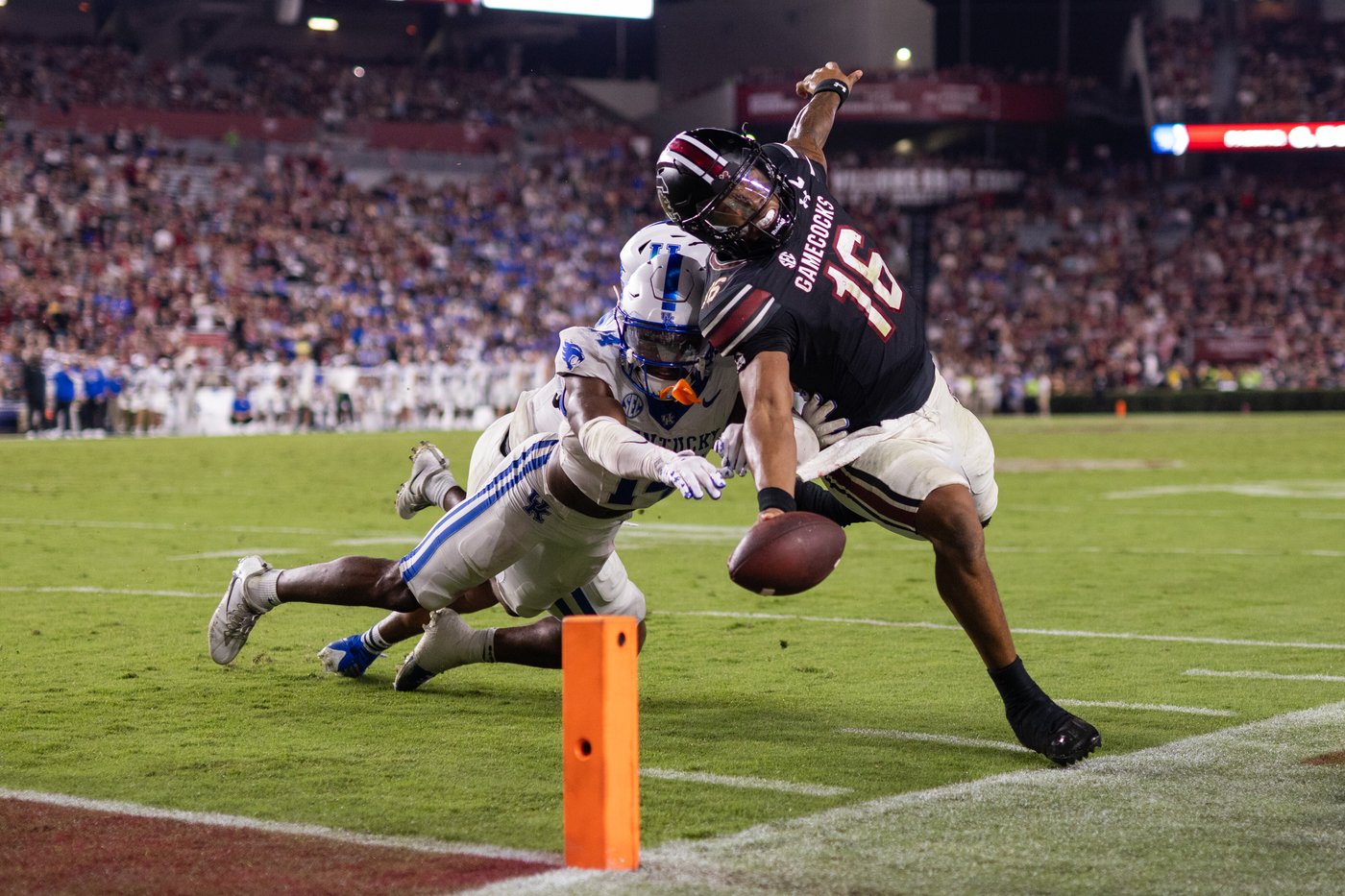 Defense guides South Carolina to 35-13 victory over Kentucky | iNFOnews.ca