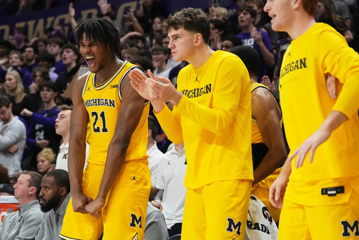 No. 4 Michigan rebounds from 1st loss with 82-72 win at Washington | iNFOnews.ca