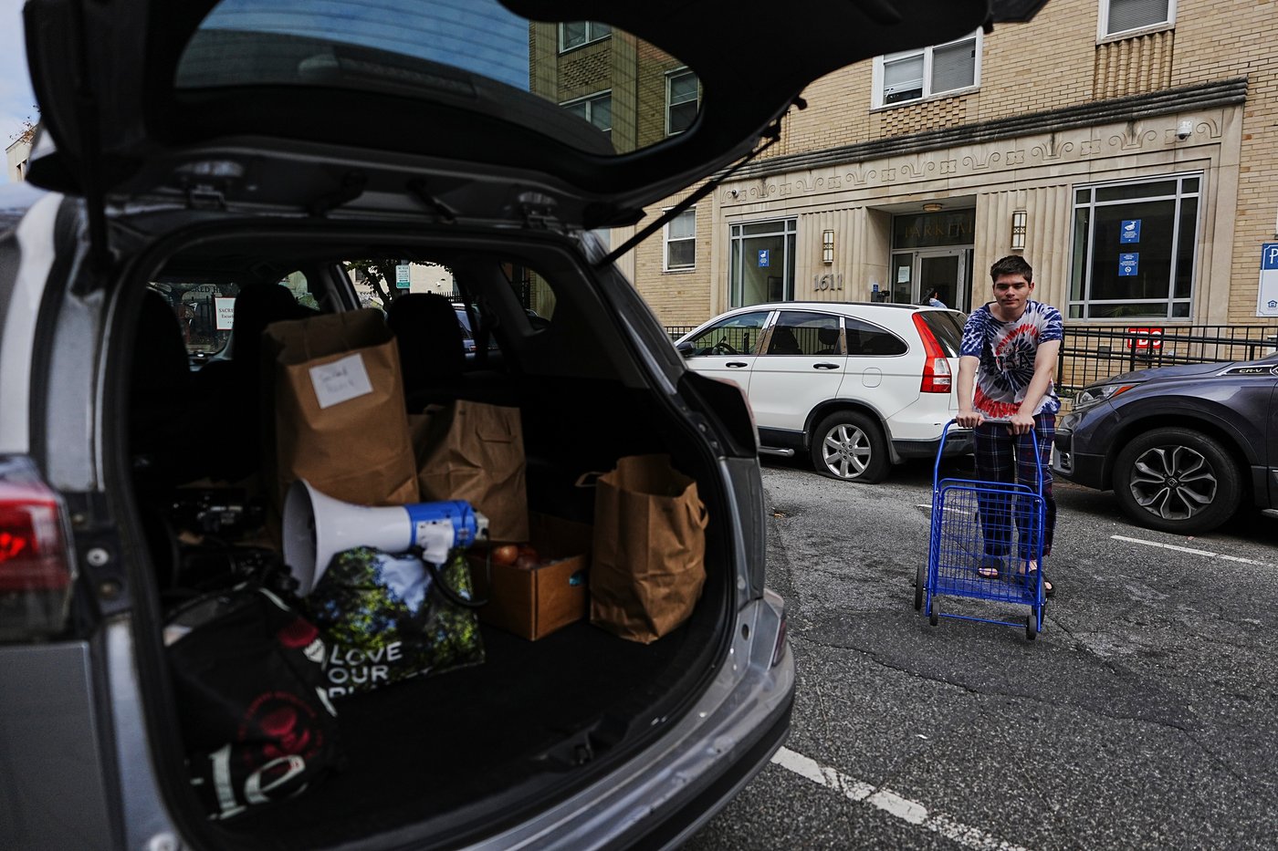 Immigration crackdown stokes fear and solidarity at a Catholic church in DC | iNFOnews.ca