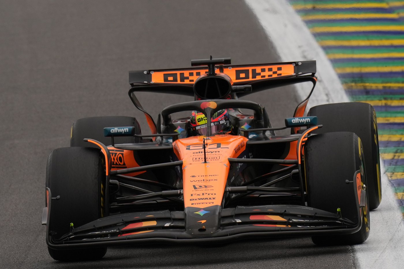 Norris wins Formula 1's Brazilian Grand Prix to extend his lead with 3 races left | iNFOnews.ca