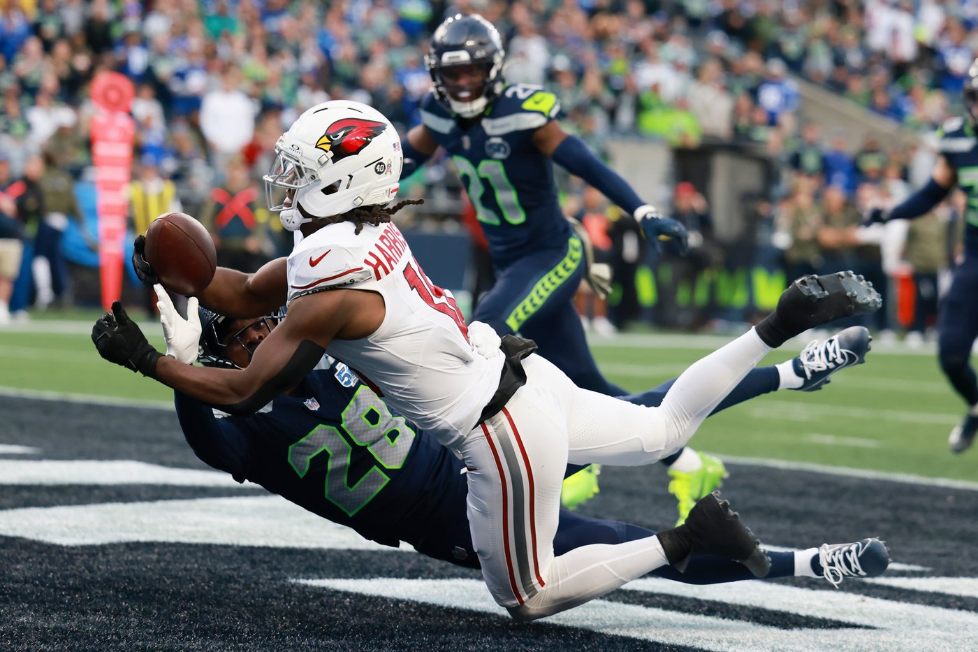 DeMarcus Lawrence scores 2 defensive TDs and Seahawks dominate Cardinals in 44-22 win | iNFOnews.ca DeMarcus Lawrence scores 2 defensive TDs and Seahawks dominate Cardinals in 44-22 win | iNFOnews.ca
