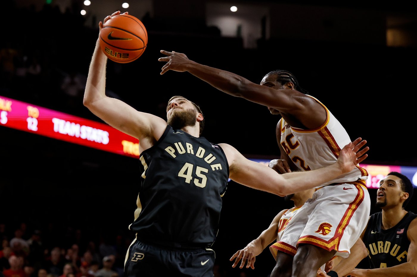 Purdue fans create home atmosphere in Boilermakers' first visit to Los Angeles in decades | iNFOnews.ca