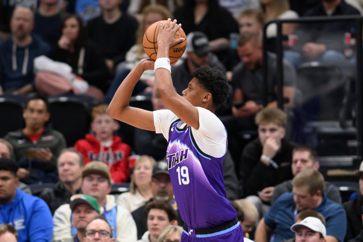 Desmond Bane scores 32 points, including winning layup, to lead Magic past Jazz in OT | iNFOnews.ca