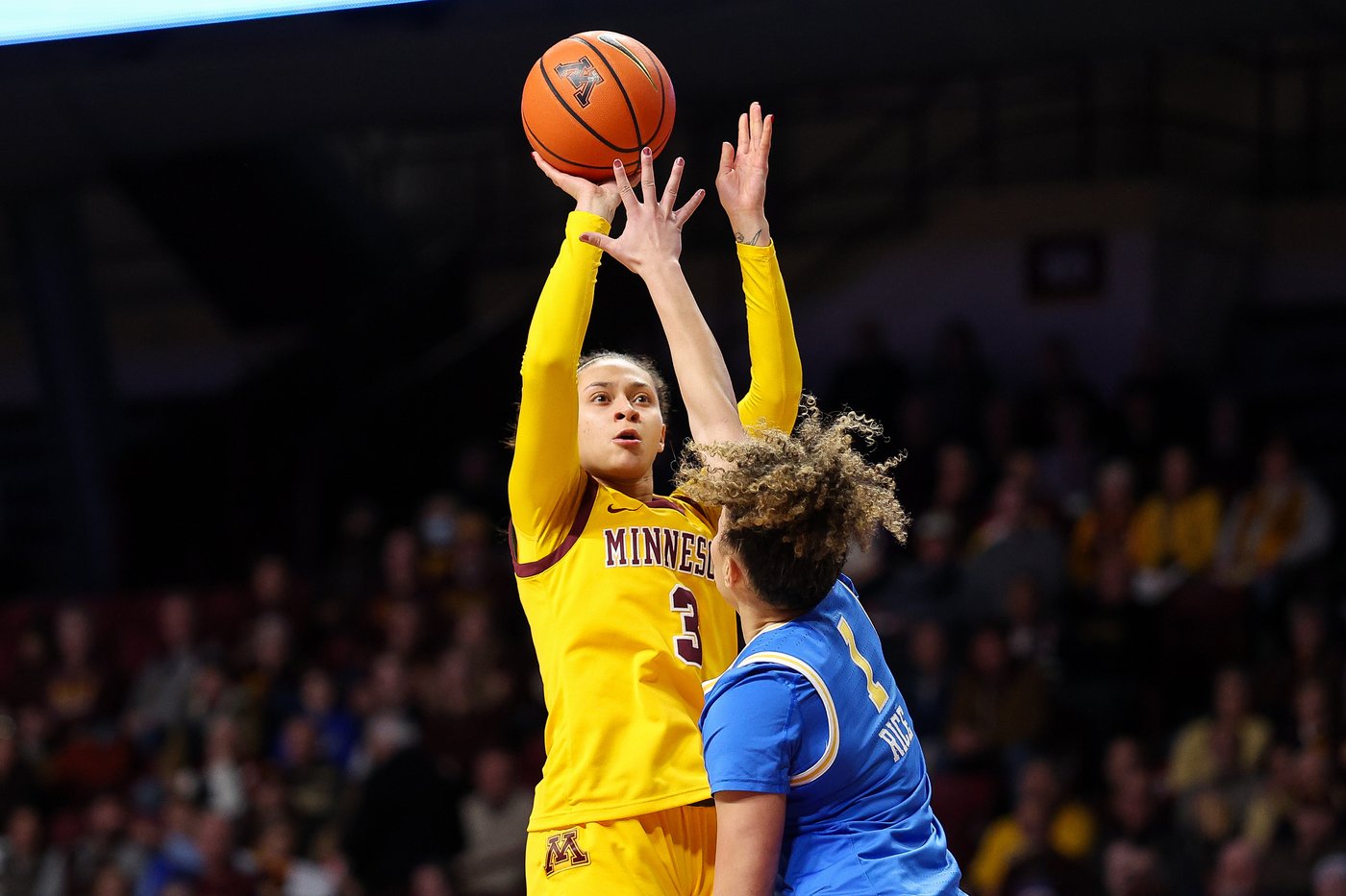 Rice, Betts lead No. 3 UCLA past Minnesota 76-58 to win 10th straight game | iNFOnews.ca