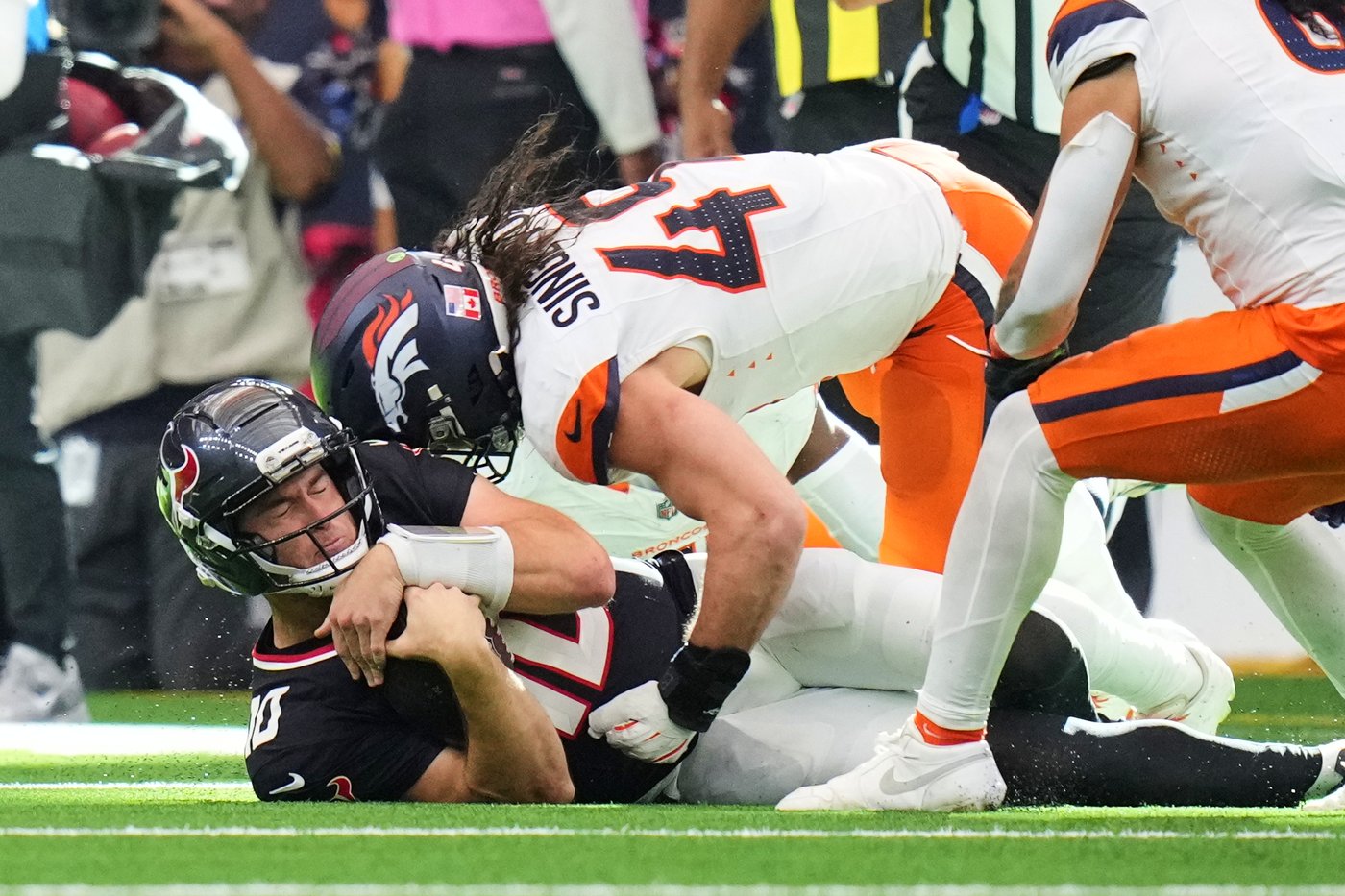 Broncos' Alex Singleton had surgery for testicular cancer a day after playing a prime-time game | iNFOnews.ca