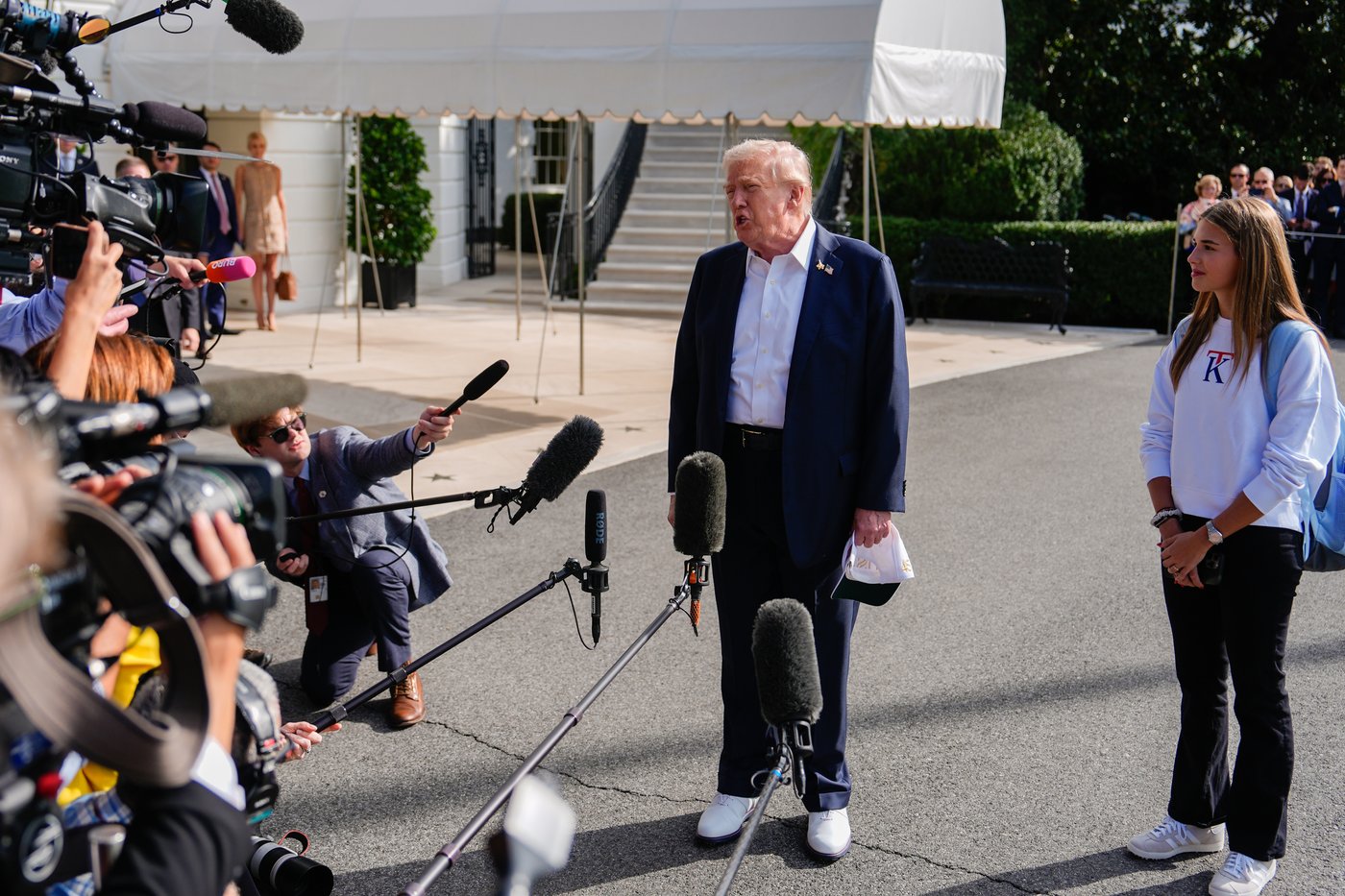 Trump swings by the Ryder Cup, soaking up fans’ love after vowing revenge on more of his enemies | iNFOnews.ca