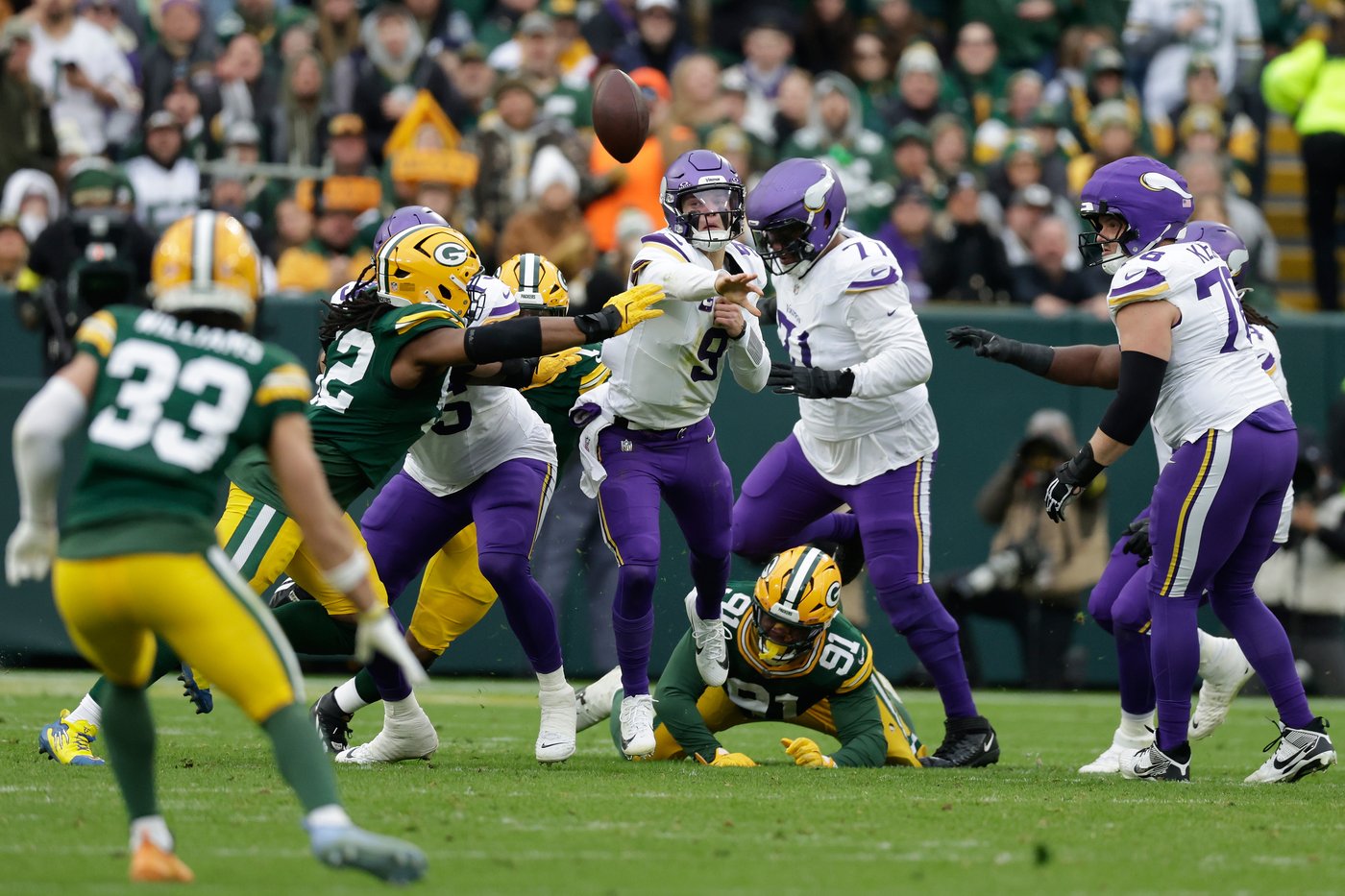Emanuel Wilson runs for 107 yards and 2 TDs as Packers pound Vikings 23-6 | iNFOnews.ca