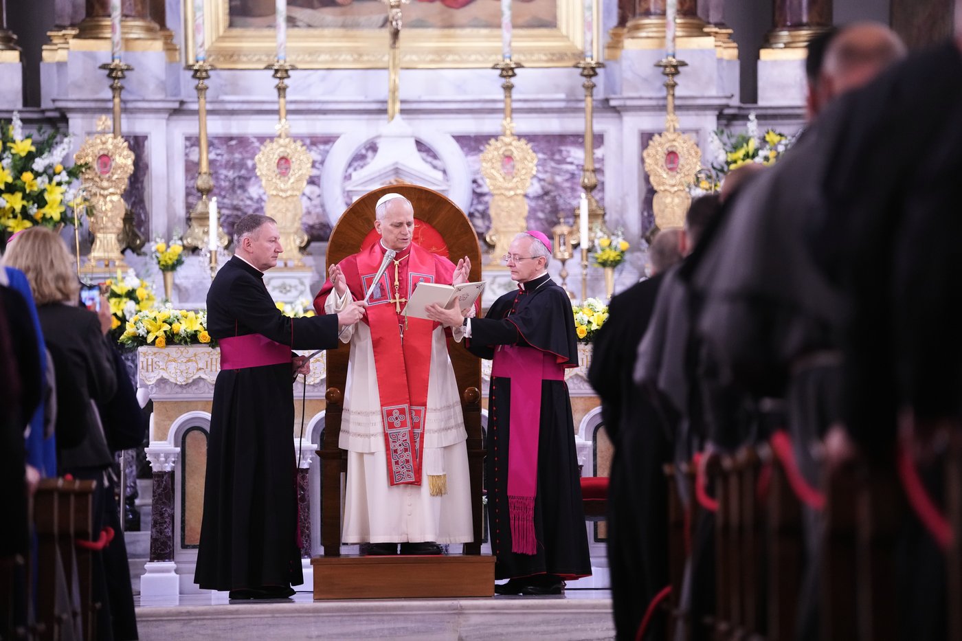Pope Leo XIV receives enthusiastic welcome from Turkey's Catholics as he opens key day in first trip | iNFOnews.ca