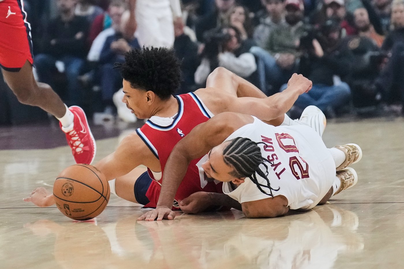 Donovan Mitchell scores 37 points, takes over in 3rd in Cavaliers' 120-105 win over Clippers | iNFOnews.ca