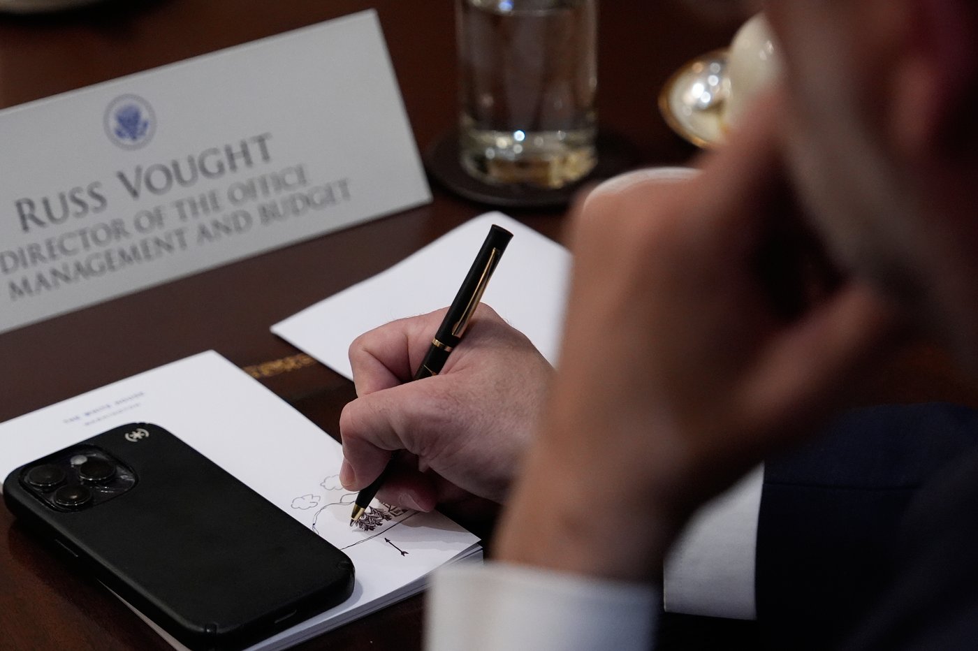 Doodling, drowsiness and a conspicuous misspelling highlight Trump's last Cabinet meeting of 2025 | iNFOnews.ca Doodling, drowsiness and a conspicuous misspelling highlight Trump's last Cabinet meeting of 2025 | iNFOnews.ca