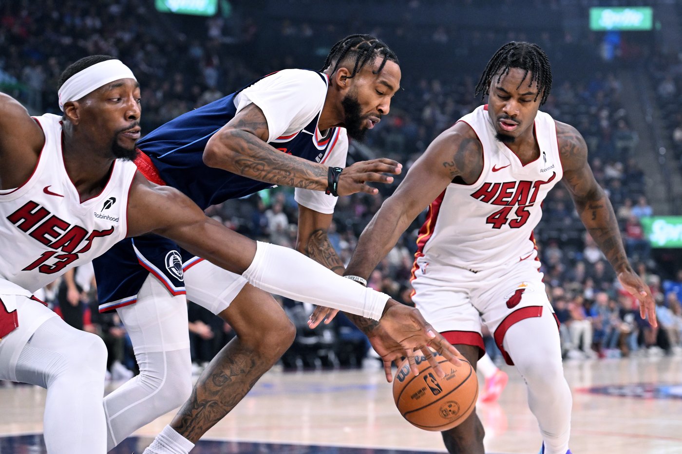 Ban Adebayo scores 25 points, Heat hold off Clippers 120-119 following 3rd-quarter surge | iNFOnews.ca Ban Adebayo scores 25 points, Heat hold off Clippers 120-119 following 3rd-quarter surge | iNFOnews.ca
