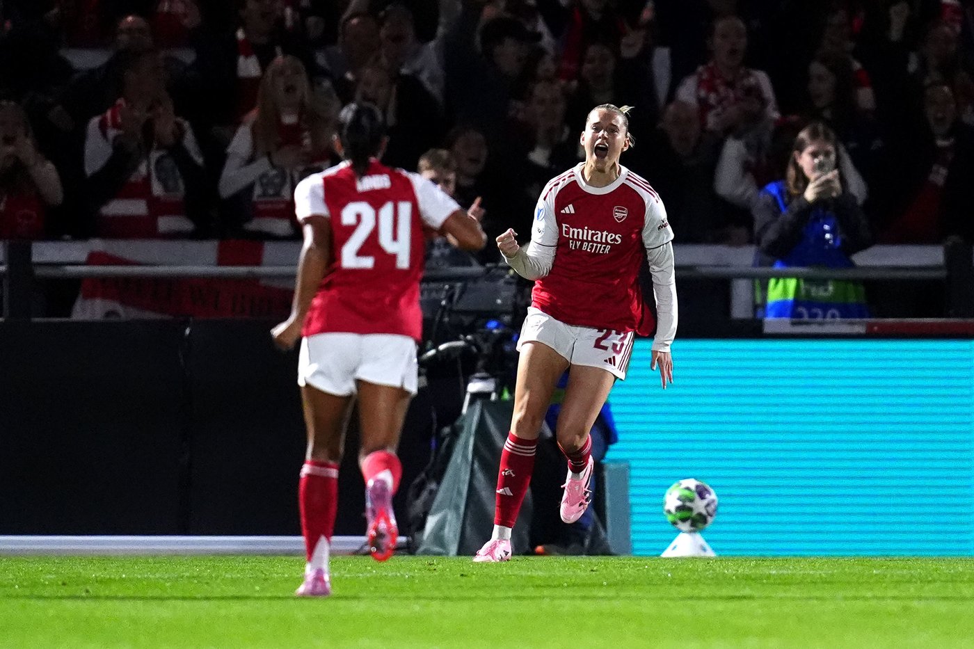 Defending champion Arsenal loses Women’s Champions League opener to Lyon; Barcelona thrashes Bayern | iNFOnews.ca