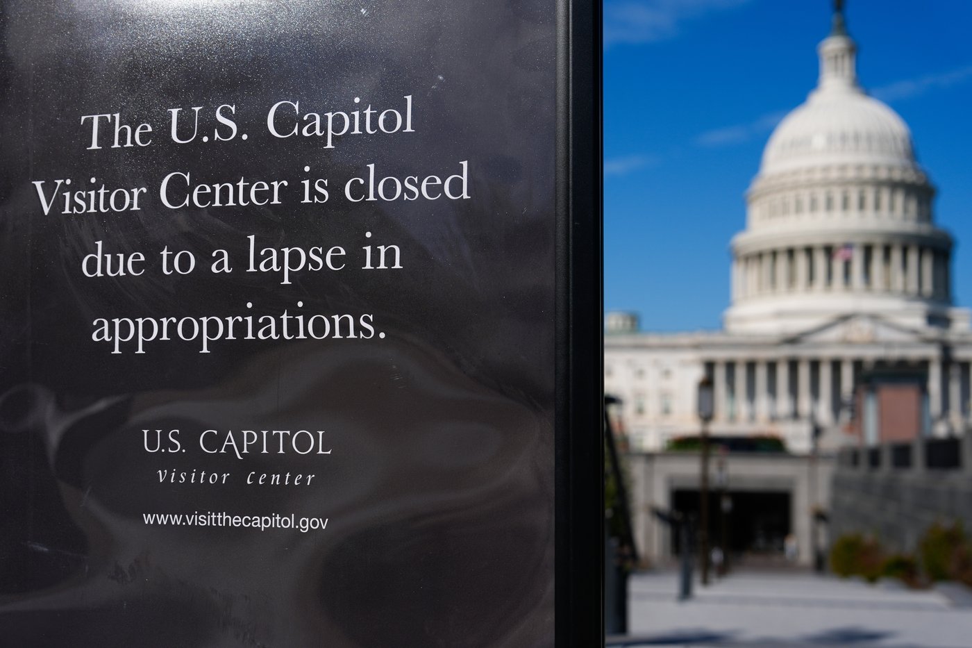 Both parties blame each other on 1st day of government shutdown as tourist sites close | iNFOnews.ca