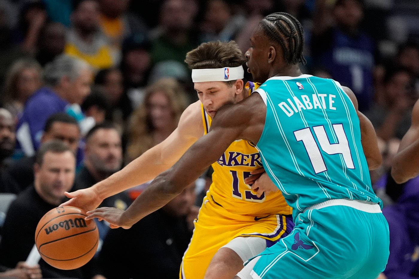 Doncic scores 38 points as Lakers use strong third quarter to earn 6th win in last 7 games | iNFOnews.ca