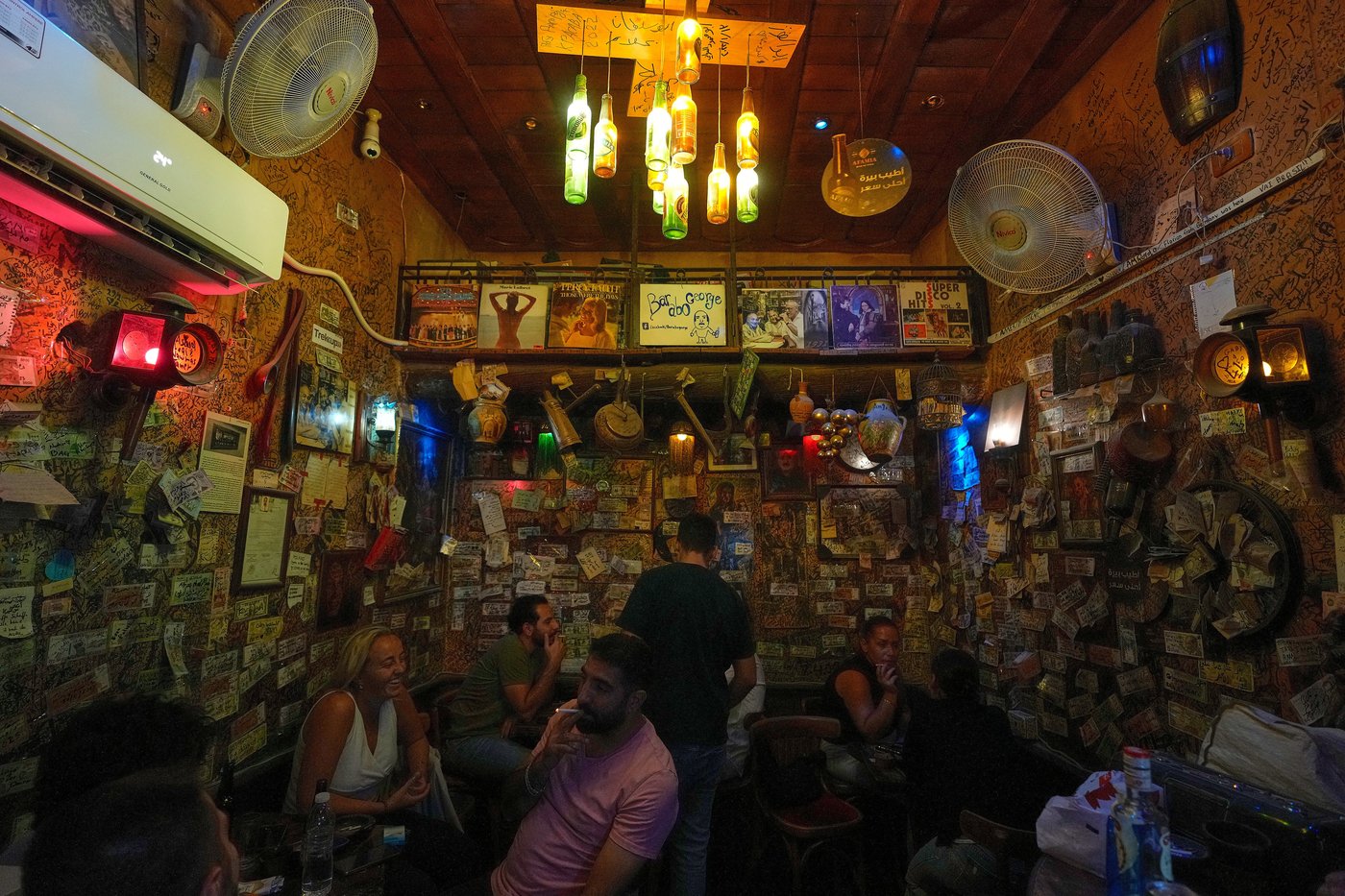 Photos show Syrians enjoying a night out in Damascus despite some crackdowns | iNFOnews.ca