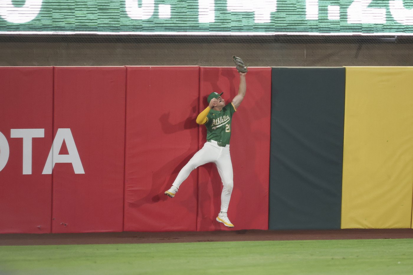 Rangers power past Athletics with home runs from Heim and Helman | iNFOnews.ca