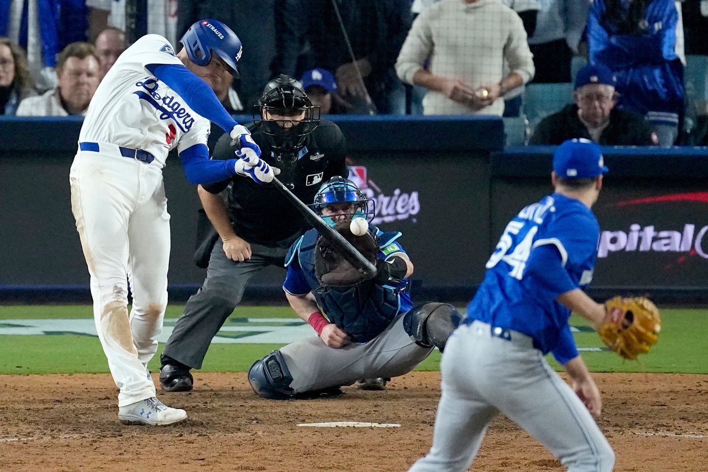 Freeman's homer in 18th inning lifts Dodgers over Blue Jays 6-5 in World Series classic | iNFOnews.ca