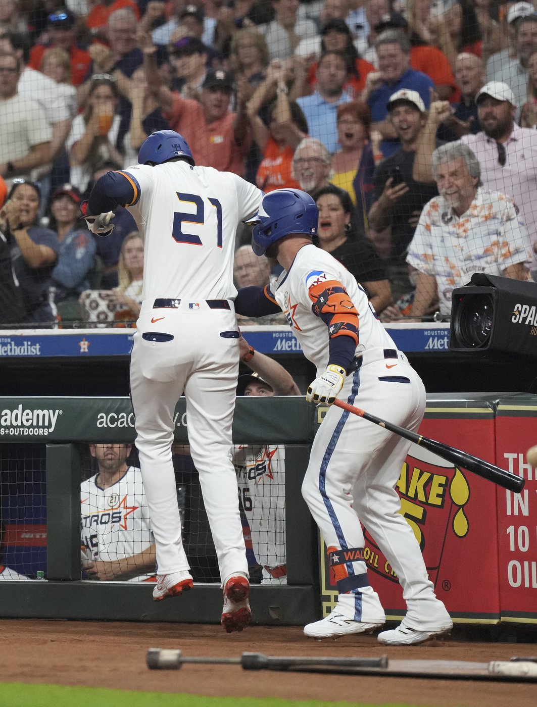 Astros' Yordan Alvarez out indefinitely with ankle sprain | iNFOnews.ca