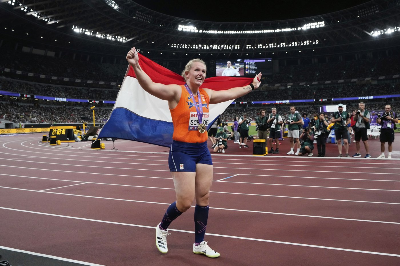 Schilder wins women's shot put at the worlds on the final throw of a grueling day | iNFOnews.ca