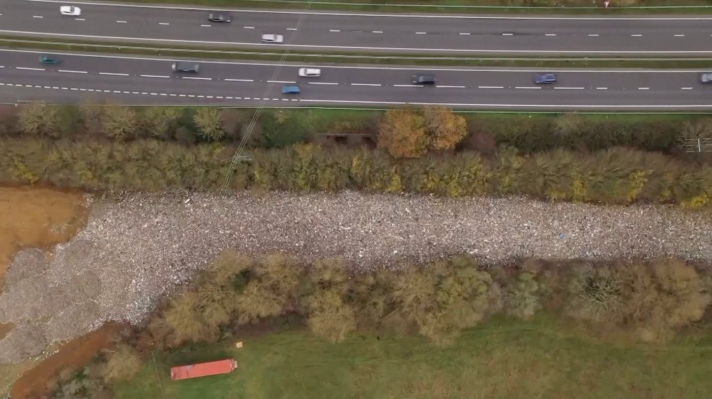 Mountain of illegally dumped trash near Oxford river causes outcry in England | iNFOnews.ca